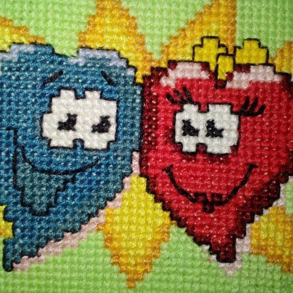 New Handmade Embroidered picture "Two Hearts" 15 cm x 10 cm Cross Stitch - Picture 3 of 3